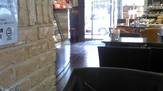 くつろげるカフェ