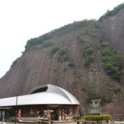 シニアの旅行　和歌山　古座川町　一枚岩　　ＢＹおしどり