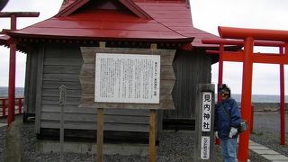 海に向かって鎮座されています