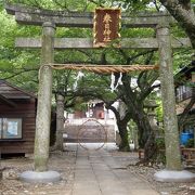 眉山のふもとにある神社