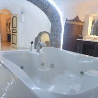 リビングより大きなバスルーム。写真では写しきれないがシャワー