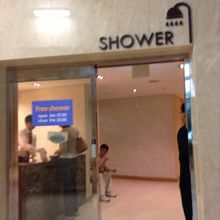 フリーシャワー。利用無料、タオル無料貸出、シャンプー類無料