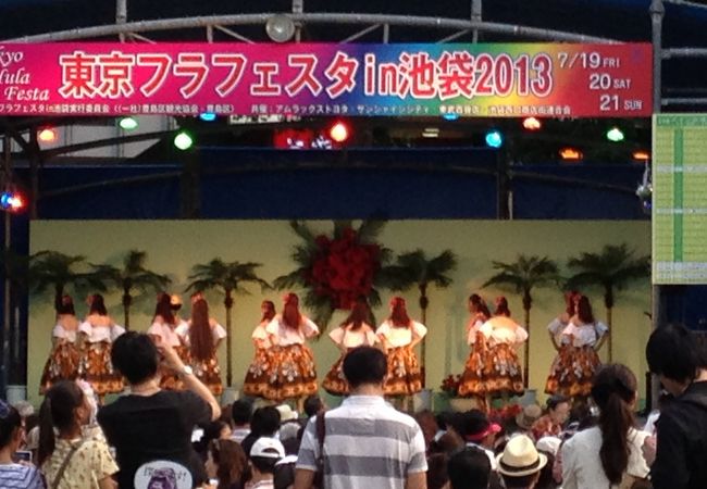 ビアガーデンと発表会を足した感じ