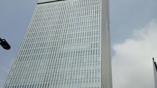 裏側に水の壁があります