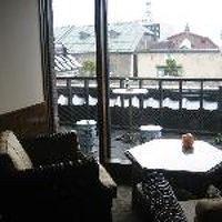 部屋から運河が見える