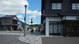 歴史的建物が保存されている道