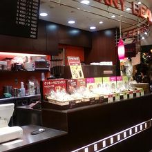 いろいろとドーナツ選べます。