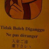 変な日本語です。