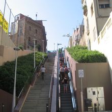 公園に行く途中にあるエスカレーター