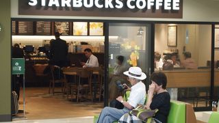 空港の第２ターミナルにあり