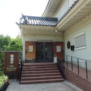 岩崎城脇の資料館　