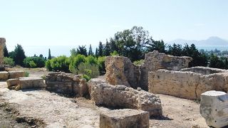 チュニスから電車で３０分と便利