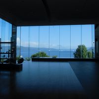 洞爺湖目の前の解放感あるロビー