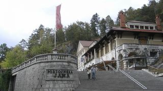 海外にも鍾乳洞はありなんですね、、あたりまえじゃ