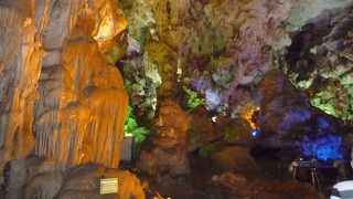 カラフルな洞窟