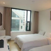 ツインルーム(ダブル＋シングルベッド)