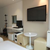 大きなTV。チャンネル数も相当あり