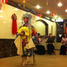 壁に髪飾りの展示もあります！