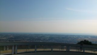 周辺地域を一望できるので、ドライブの際は是非立ち寄りを。