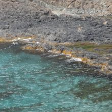 沖縄の海の色ともまた違う色