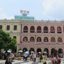 セナド広場から北西側のお店