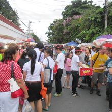 進んでいくと、どんどんタイ人率が上がって行きます