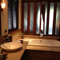 バスタブと洗面。