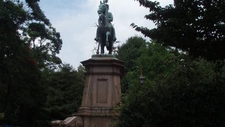 動物園入り口近く