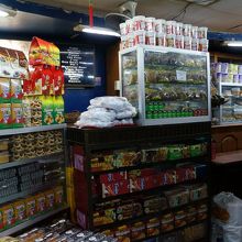 国内線ターミナル。ちょっとした売店があり