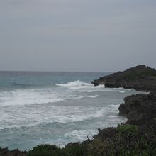 東側。台風の余波で少し波が高い。