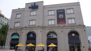 高級感あふれるゆったりした店内