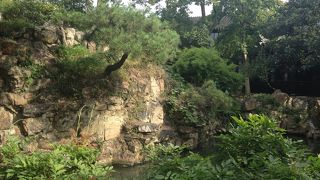 隠居後に夫婦二人で仲良く暮らす庭園