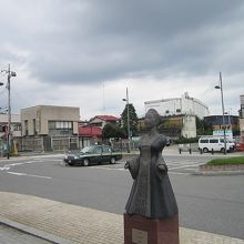 駅前ロータリーにあるオブジェ