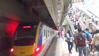 のんびり走る列車。綺麗で清潔です。