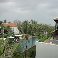 プールは小さめ　