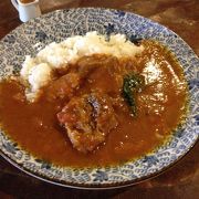 雰囲気も味も良い島のカレー屋さん。