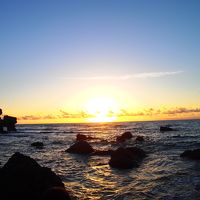 すぐ近くのビーチから夕日を〜