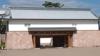 只管大きな門、さすが加賀１００万石って感じです