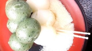 兼六園で疲れたら花より団子だべ