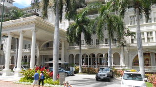 朝も楽しいお散歩コース、カラカウア通り