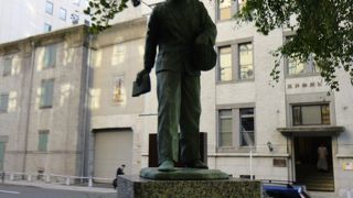 思いもかけず可愛らしい像が！