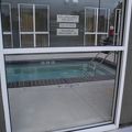 マーキースの屋外のプールです。とても小さいプールですが、小さな子供にとっては、適度な大きさで楽しめます。