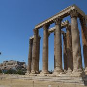 ゼウス神殿からアクロポリスを臨む風景が素晴らしい