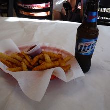 ポテト辛めでビールがすすみます