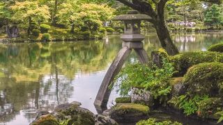 大変風情がある灯籠です。