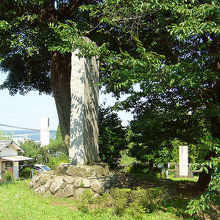 館跡に立つ石碑