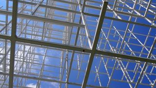 夏の屋外アートがオススメ！2013年10月20日まで藤本壮介さん制作のパビリオンがあります