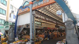 旧済州で地元の雰囲気が味わえる東門市場