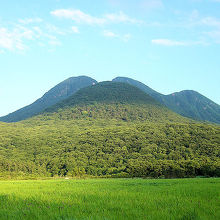 長者原のタデ原湿原から見た三俣山