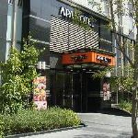 繁華街の真ん中にある